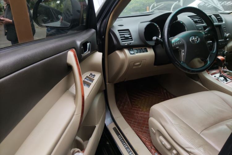 Used Toyota Highlander 2009 2.7L Two-Wheel Drive 7-Seater Supreme Edition Driver Seat