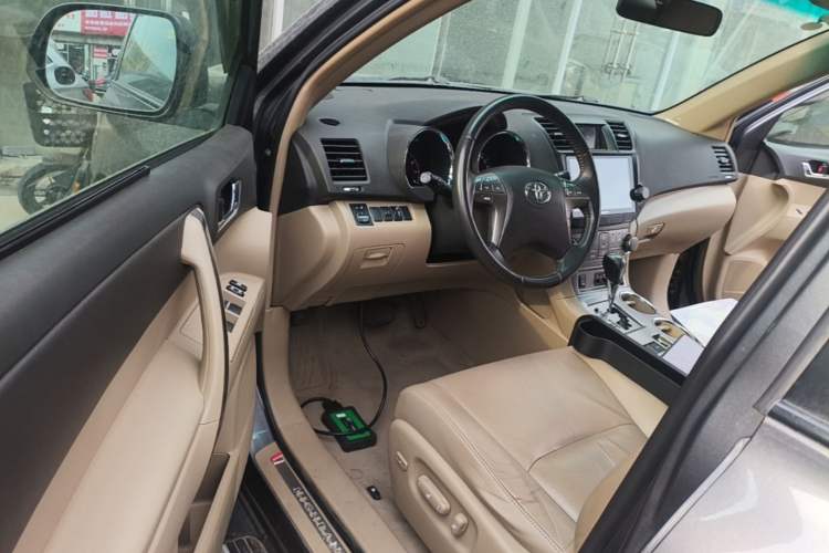 Used Toyota Highlander 2009 2.7L Two-Wheel Drive 7-Seater Luxury Edition Driver Seat