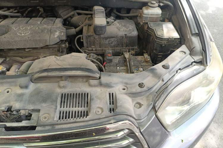 Used Toyota Highlander 2009 2.7L Two-Wheel Drive 7-Seater Luxury Edition Engine Bay Left