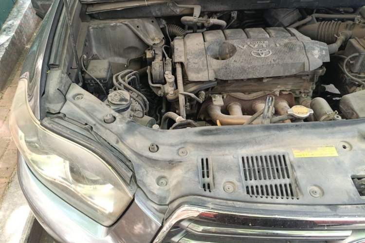 Used Toyota Highlander 2009 2.7L Two-Wheel Drive 7-Seater Luxury Edition Engine Bay Right