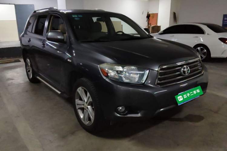 Used Toyota Highlander 2009 2.7L Two-Wheel Drive 7-Seater Luxury Edition Front Right 45 Deg