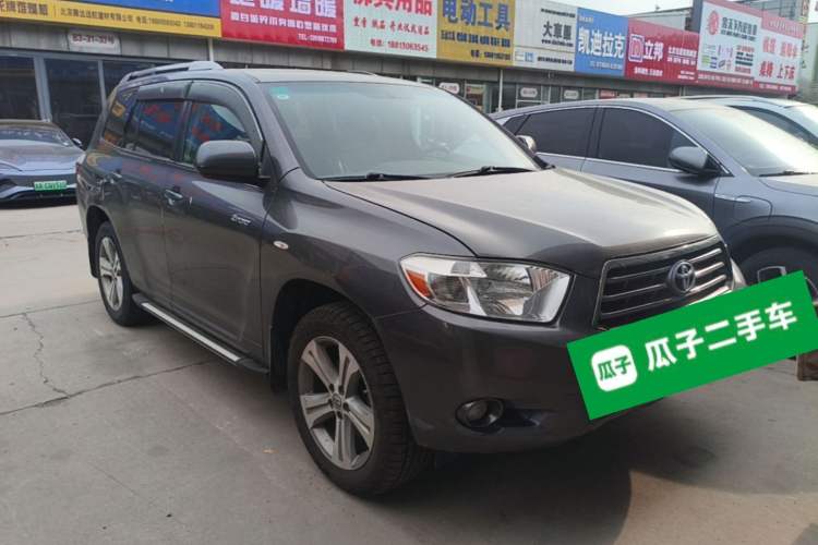 Used Toyota Highlander 2009 2.7L Two-Wheel Drive 7-Seater Luxury Edition Front Right 45 Deg