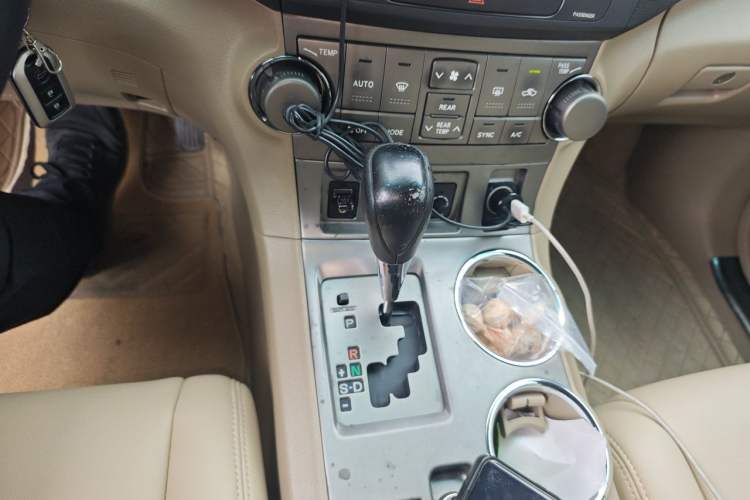 Used Toyota Highlander 2009 2.7L Two-Wheel Drive 7-Seater Luxury Edition Gear Lever