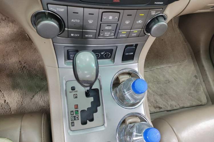Used Toyota Highlander 2009 2.7L Two-Wheel Drive 7-Seater Luxury Edition Gear Lever
