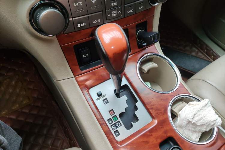 Used Toyota Highlander 2009 2.7L Two-Wheel Drive 7-Seater Supreme Edition Gear Lever