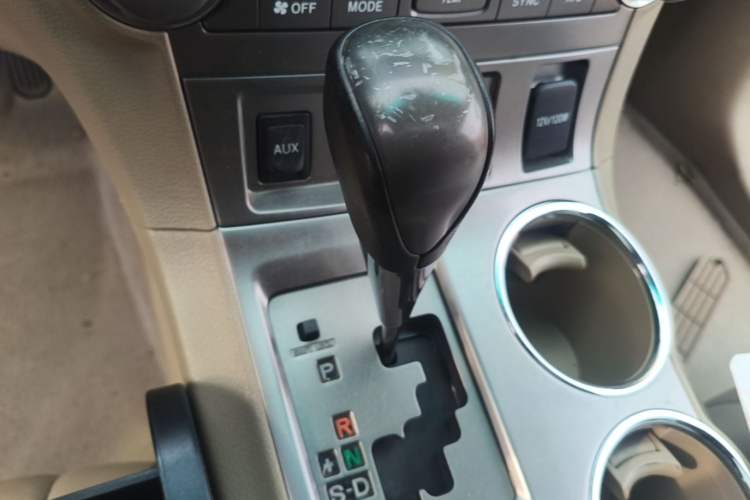 Used Toyota Highlander 2009 2.7L Two-Wheel Drive 7-Seater Luxury Edition Gear Lever
