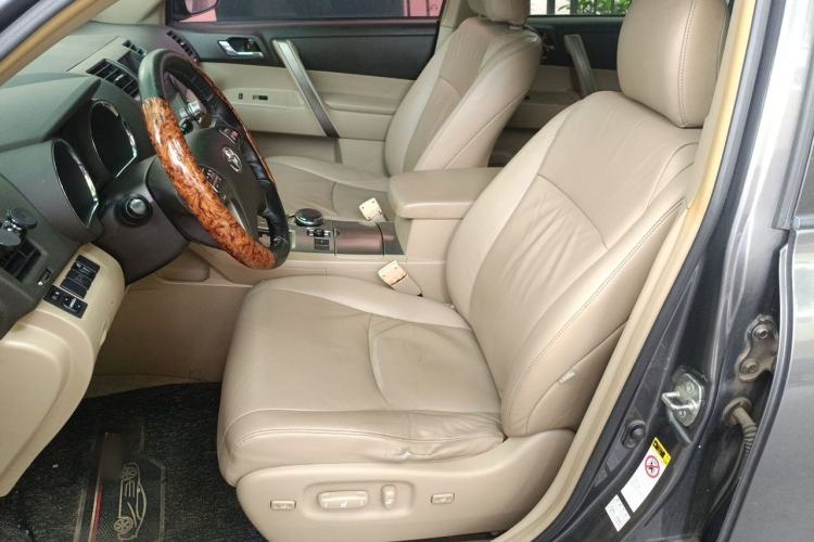 Used Toyota Highlander 2009 2.7L Two-Wheel Drive 7-Seater Luxury Edition Left Front Seat