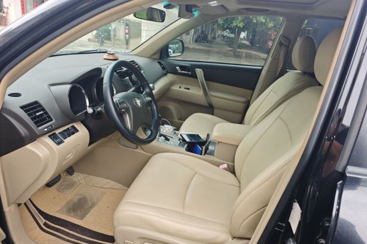 Used Toyota Highlander 2009 2.7L Two-Wheel Drive 7-Seater Luxury Edition Left Front Seat