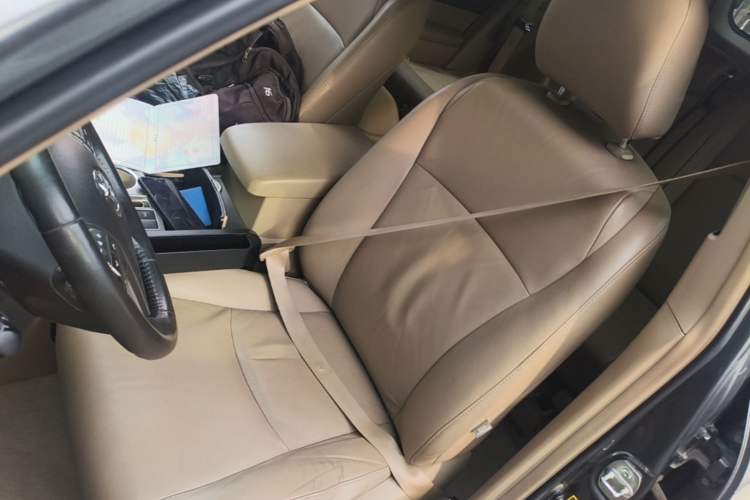 Used Toyota Highlander 2009 2.7L Two-Wheel Drive 7-Seater Luxury Edition Left Front Seat