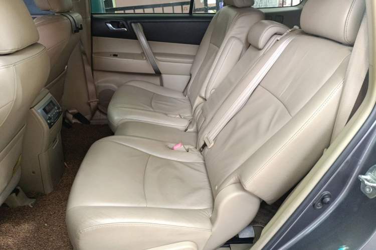 Used Toyota Highlander 2009 2.7L Two-Wheel Drive 7-Seater Luxury Edition Left Rear Seat