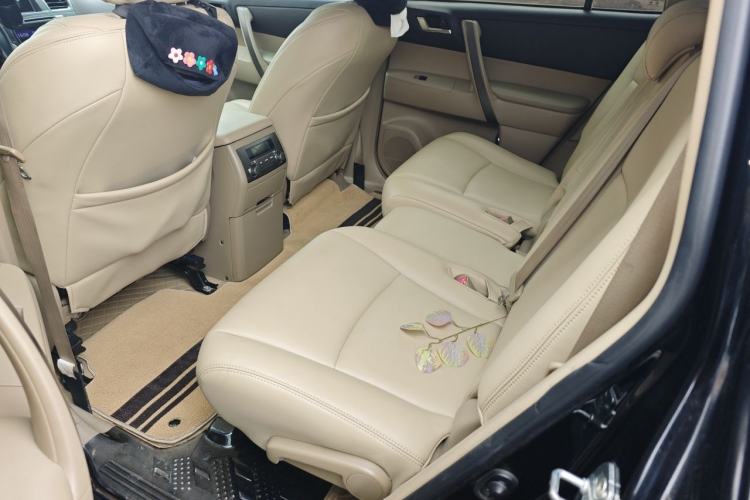 Used Toyota Highlander 2009 2.7L Two-Wheel Drive 7-Seater Luxury Edition Left Rear Seat