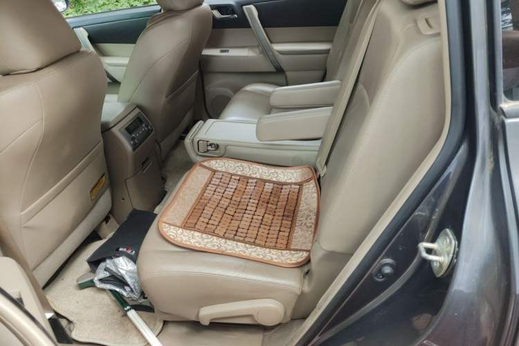 Used Toyota Highlander 2009 2.7L Two-Wheel Drive 7-Seater Luxury Edition Left Rear Seat