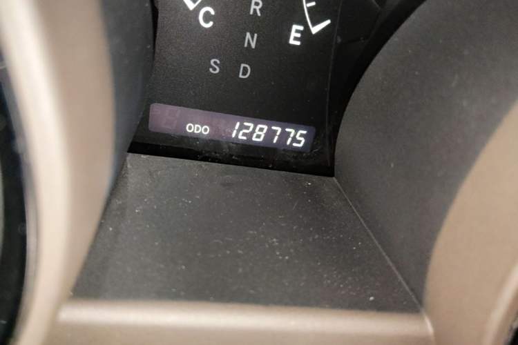Used Toyota Highlander 2009 2.7L Two-Wheel Drive 7-Seater Luxury Edition Odometer Close Up