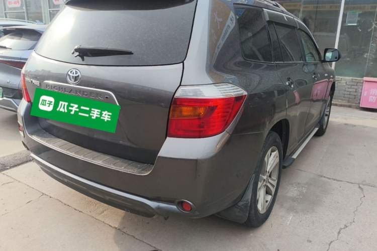 Used Toyota Highlander 2009 2.7L Two-Wheel Drive 7-Seater Luxury Edition Rear Right 45 Deg