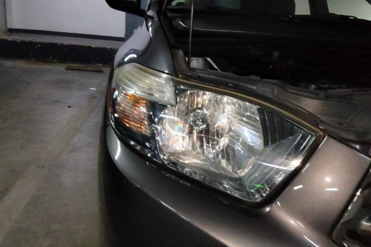 Used Toyota Highlander 2009 2.7L Two-Wheel Drive 7-Seater Luxury Edition Right Front Headlight