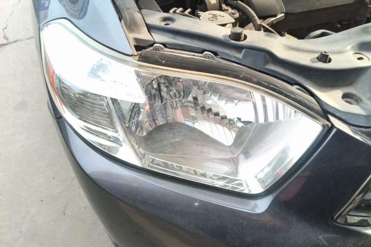 Used Toyota Highlander 2009 2.7L Two-Wheel Drive 7-Seater Luxury Edition Right Front Headlight