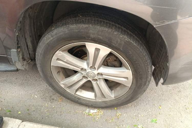 Used Toyota Highlander 2009 2.7L Two-Wheel Drive 7-Seater Luxury Edition Right Front Wheel Hub