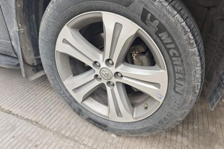 Used Toyota Highlander 2009 2.7L Two-Wheel Drive 7-Seater Luxury Edition Right Front Wheel Hub