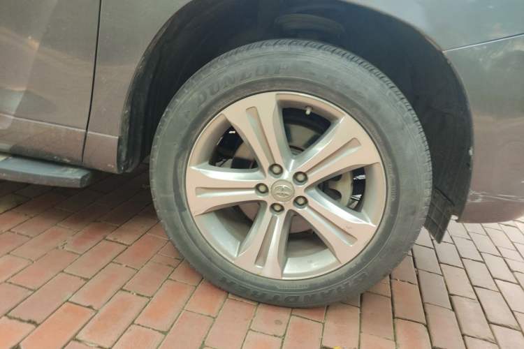 Used Toyota Highlander 2009 2.7L Two-Wheel Drive 7-Seater Luxury Edition Right Front Wheel Hub