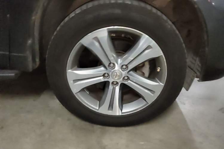 Used Toyota Highlander 2009 2.7L Two-Wheel Drive 7-Seater Luxury Edition Right Front Wheel Hub