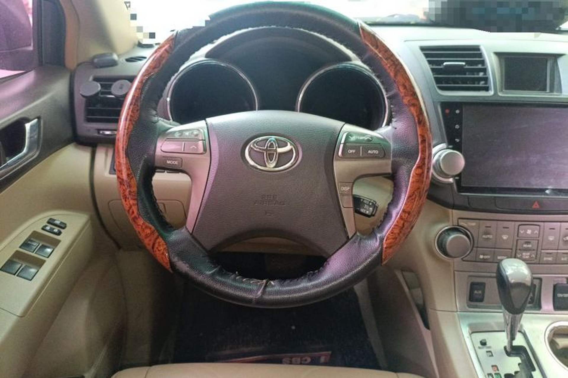 Used Toyota Highlander 2009 2.7L Two-Wheel Drive 7-Seater Luxury Edition Steering Wheel