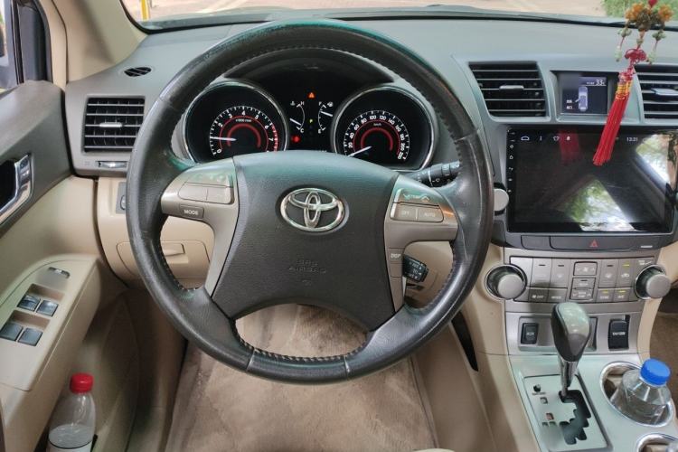 Used Toyota Highlander 2009 2.7L Two-Wheel Drive 7-Seater Luxury Edition Steering Wheel