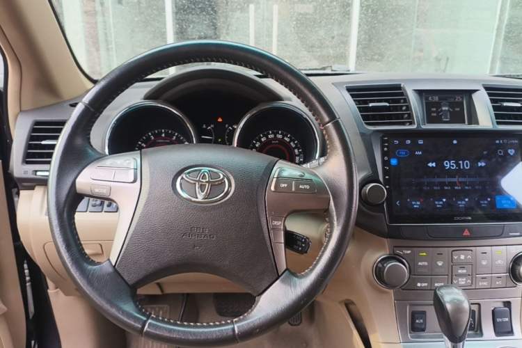 Used Toyota Highlander 2009 2.7L Two-Wheel Drive 7-Seater Luxury Edition Steering Wheel