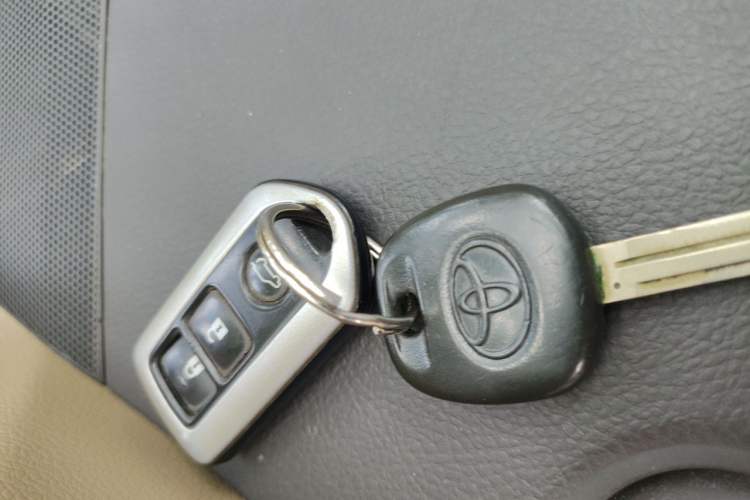 Used Toyota Highlander 2009 2.7L Two-Wheel Drive 7-Seater Luxury Edition Vehicle Key