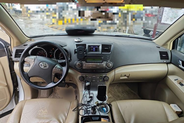 Used Toyota Highlander 2009 2.7L Two-Wheel Drive 7-Seater Luxury Edition Center Console