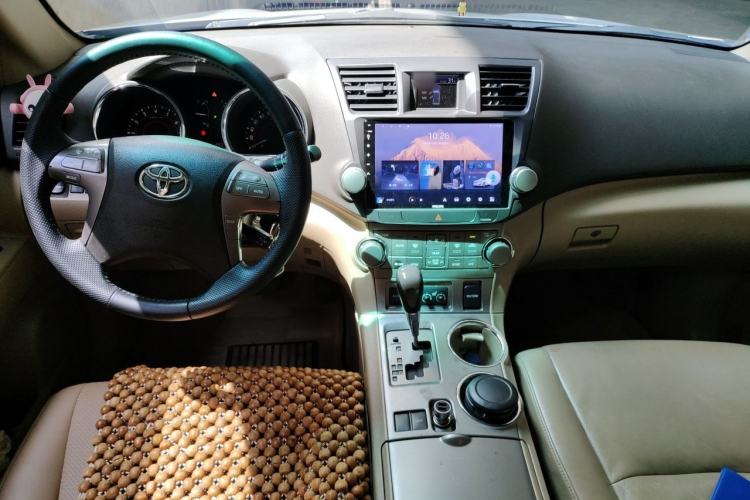 Used Toyota Highlander 2009 2.7L Two-Wheel Drive 7-Seater Luxury Edition Center Console