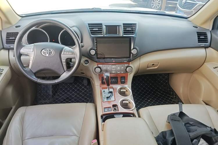 Used Toyota Highlander 2009 3.5L 4x4 7-Seater Supreme Edition Center Console