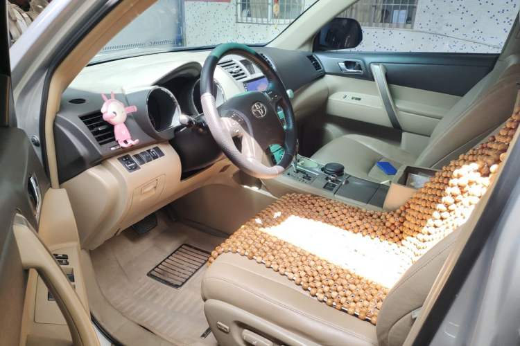 Used Toyota Highlander 2009 2.7L Two-Wheel Drive 7-Seater Luxury Edition Driver Seat