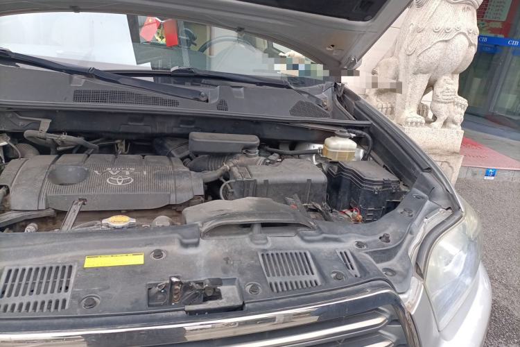 Used Toyota Highlander 2009 2.7L Two-Wheel Drive 7-Seater Luxury Edition Engine Bay Left