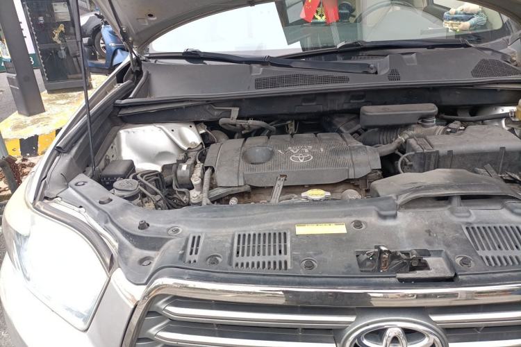 Used Toyota Highlander 2009 2.7L Two-Wheel Drive 7-Seater Luxury Edition Engine Bay Right