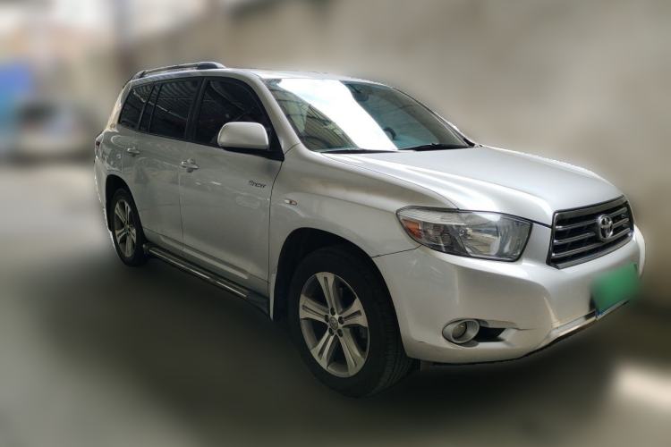 Used Toyota Highlander 2009 2.7L Two-Wheel Drive 7-Seater Luxury Edition Front Right 45 Deg
