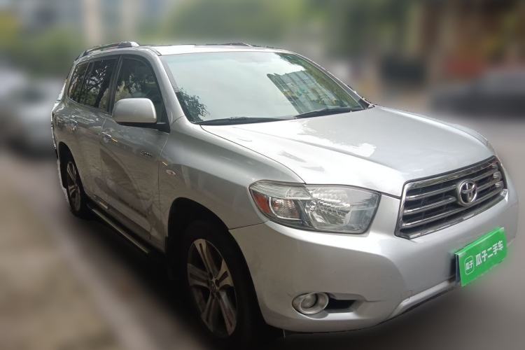 Used Toyota Highlander 2009 2.7L Two-Wheel Drive 7-Seater Luxury Edition Front Right 45 Deg