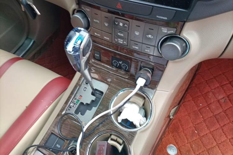 Used Toyota Highlander 2009 2.7L Two-Wheel Drive 7-Seater Luxury Edition Gear Lever