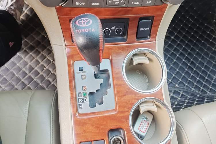 Used Toyota Highlander 2009 3.5L 4x4 7-Seater Supreme Edition Gear Lever