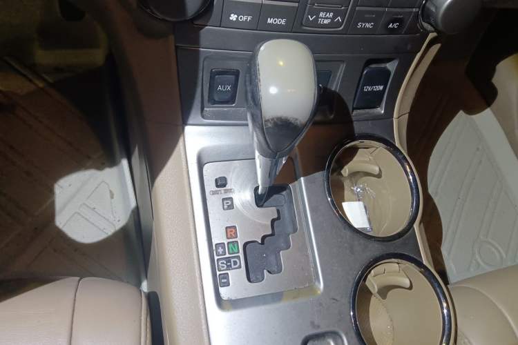 Used Toyota Highlander 2009 2.7L Two-Wheel Drive 7-Seater Luxury Edition Gear Lever