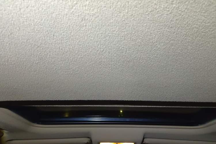 Used Toyota Highlander 2009 2.7L Two-Wheel Drive 7-Seater Luxury Edition Headliner