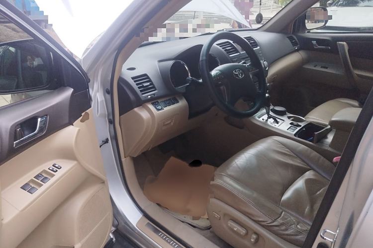 Used Toyota Highlander 2009 3.5L 4x4 7-Seater Luxury Edition Interior 3