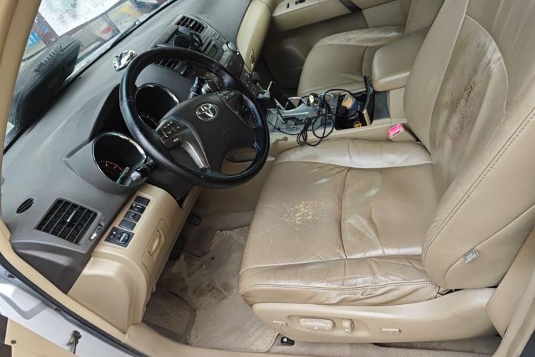 Used Toyota Highlander 2009 2.7L Two-Wheel Drive 7-Seater Luxury Edition Left Front Seat