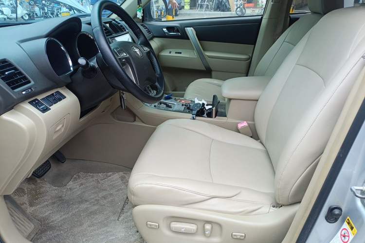 Used Toyota Highlander 2009 3.5L 4x4 7-Seater Luxury Edition Left Front Seat