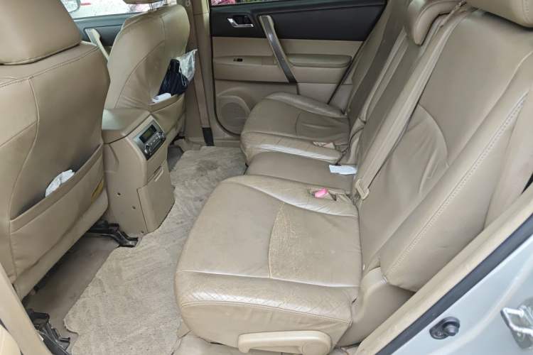 Used Toyota Highlander 2009 2.7L Two-Wheel Drive 7-Seater Luxury Edition Left Rear Seat