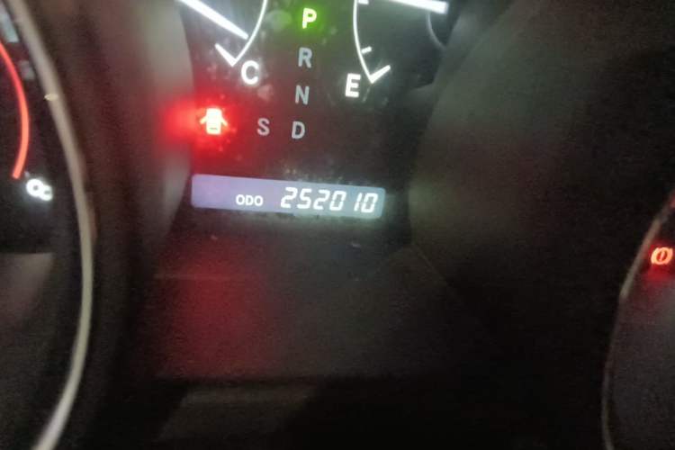 Used Toyota Highlander 2009 2.7L Two-Wheel Drive 7-Seater Luxury Edition Odometer Close Up