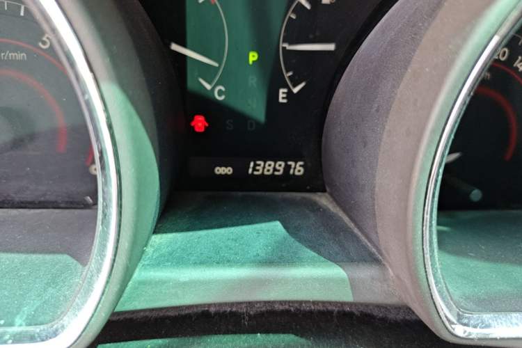 Used Toyota Highlander 2009 2.7L 2WD 5-Seater Elite Edition Odometer Close Up