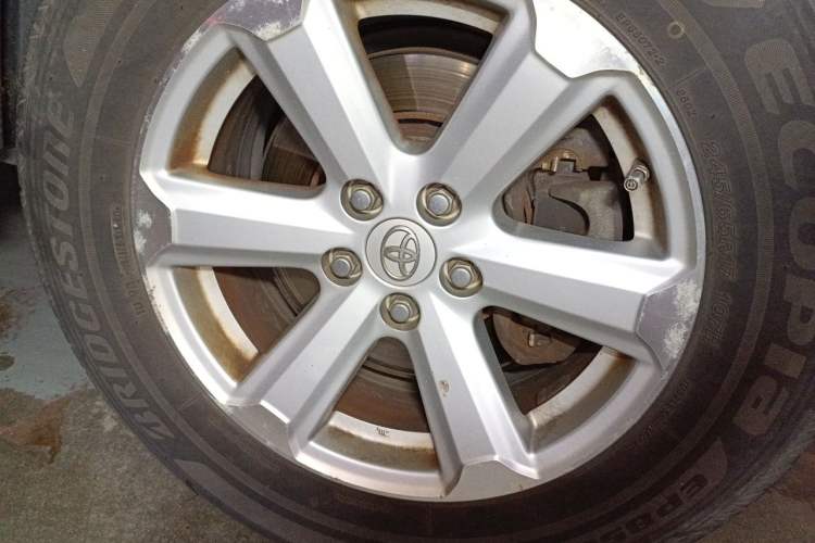 Used Toyota Highlander 2009 3.5L 4x4 7-Seater Elite Edition Right Front Wheel Hub