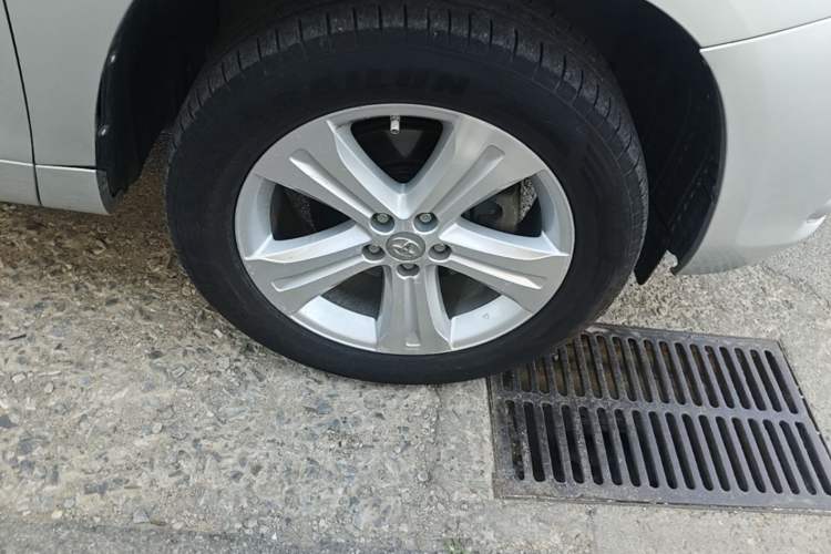 Used Toyota Highlander 2009 3.5L 4x4 7-Seater Supreme Edition Right Front Wheel Hub