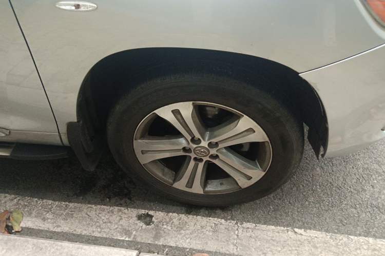 Used Toyota Highlander 2009 2.7L Two-Wheel Drive 7-Seater Luxury Edition Right Front Wheel Hub