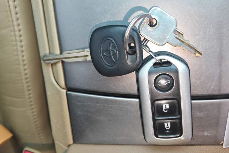 Used Toyota Highlander 2009 3.5L 4x4 7-Seater Luxury Edition Vehicle Key